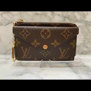 ‼️SOLD‼️Louis Vuitton Recto Verso card holder.